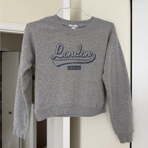 Long sleeve cropped sweatshirt. Girls L